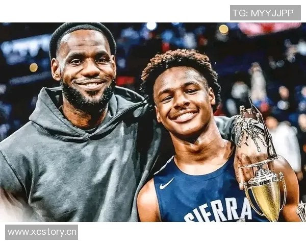 詹姆斯与布朗尼父子同台亮相常规赛揭幕战的历史时刻回顾