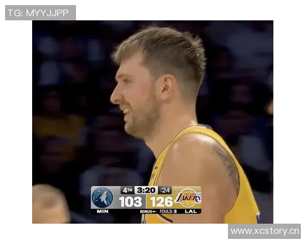 东契奇上半场狂砍32分詹姆斯无奈在替补席打哈欠观战 东契奇上半场狂砍32分詹姆斯无奈在替补席打哈欠观战