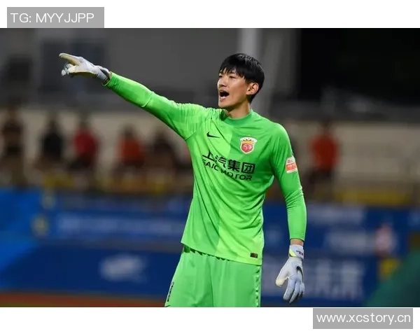 颜骏凌迎来职业生涯新里程碑上海海港门将出战500场赛事纪念夜